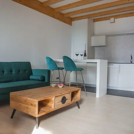 호텔 The Rock Suites & 3*