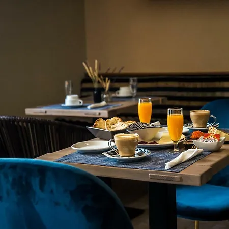 The Rock Suites & 3* Congosto