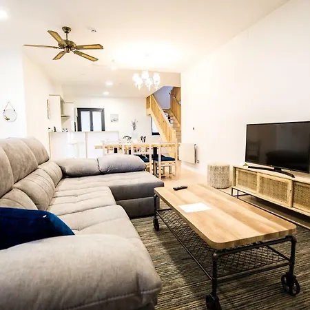 The Rock Suites & 3*