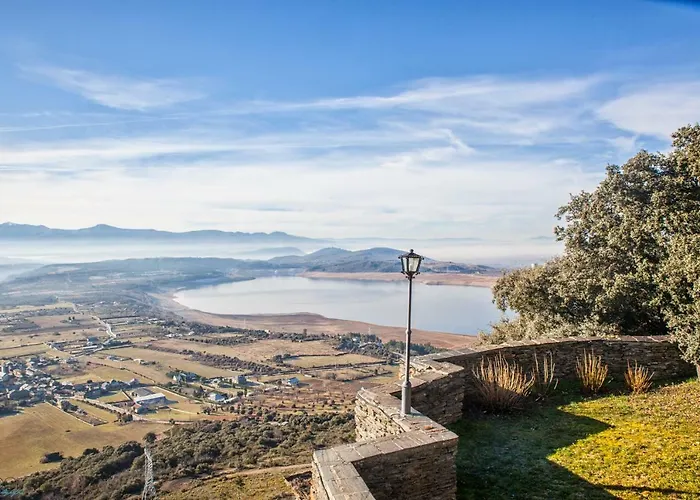 The Rock Suites & 3* Congosto